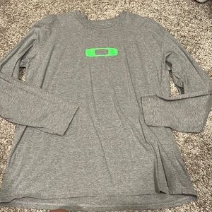 Good condition Oakley long sleeve t shirt